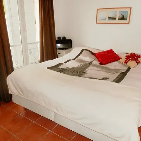Villa - Cannes, 3 Bedrooms, 6 Persons